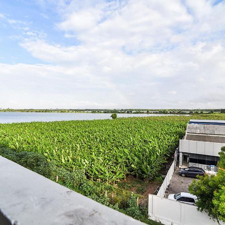 Oyo Flagship Lotus Lakeview Apartments Singānallūr エクステリア 写真