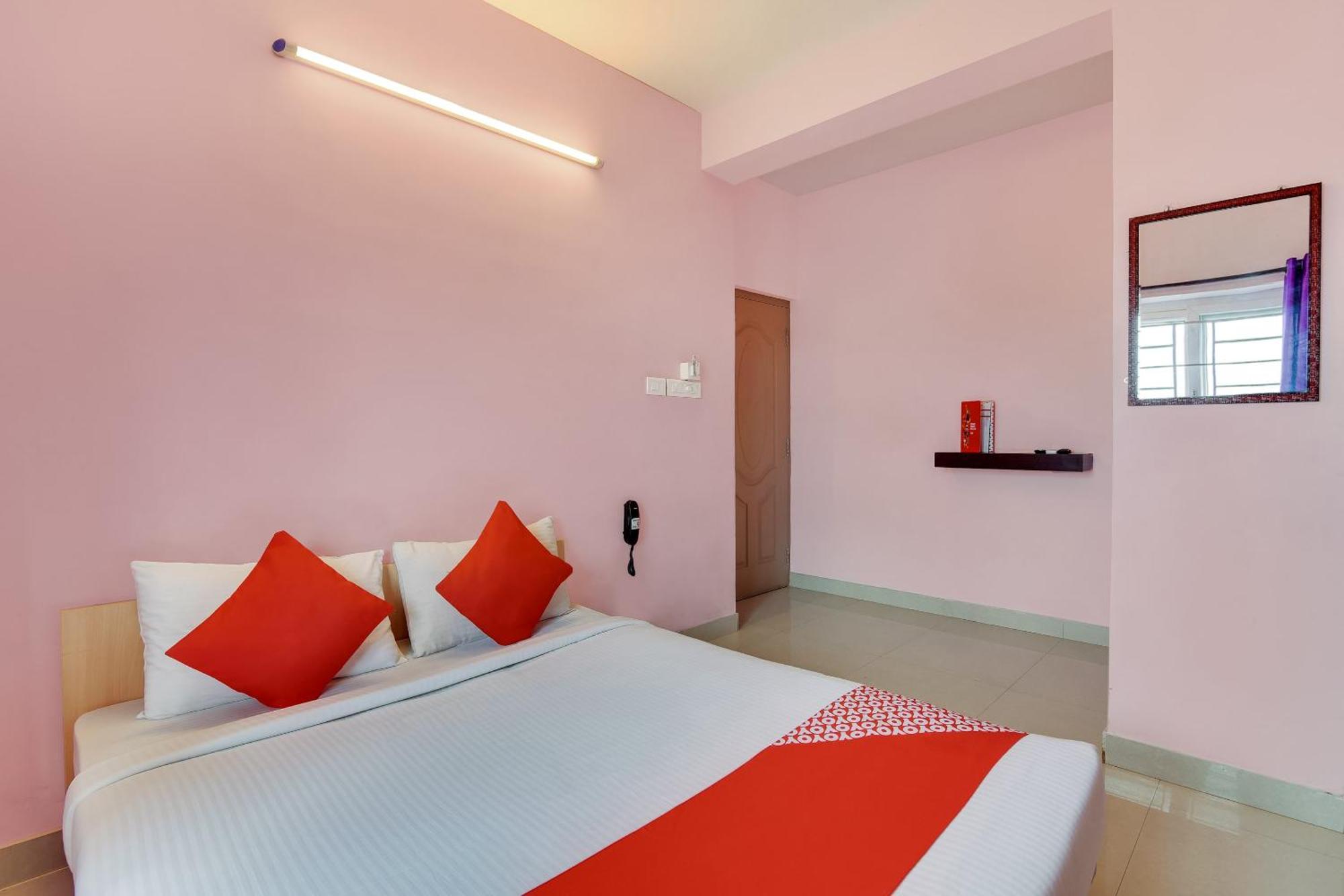 Oyo Flagship Lotus Lakeview Apartments Singānallūr エクステリア 写真