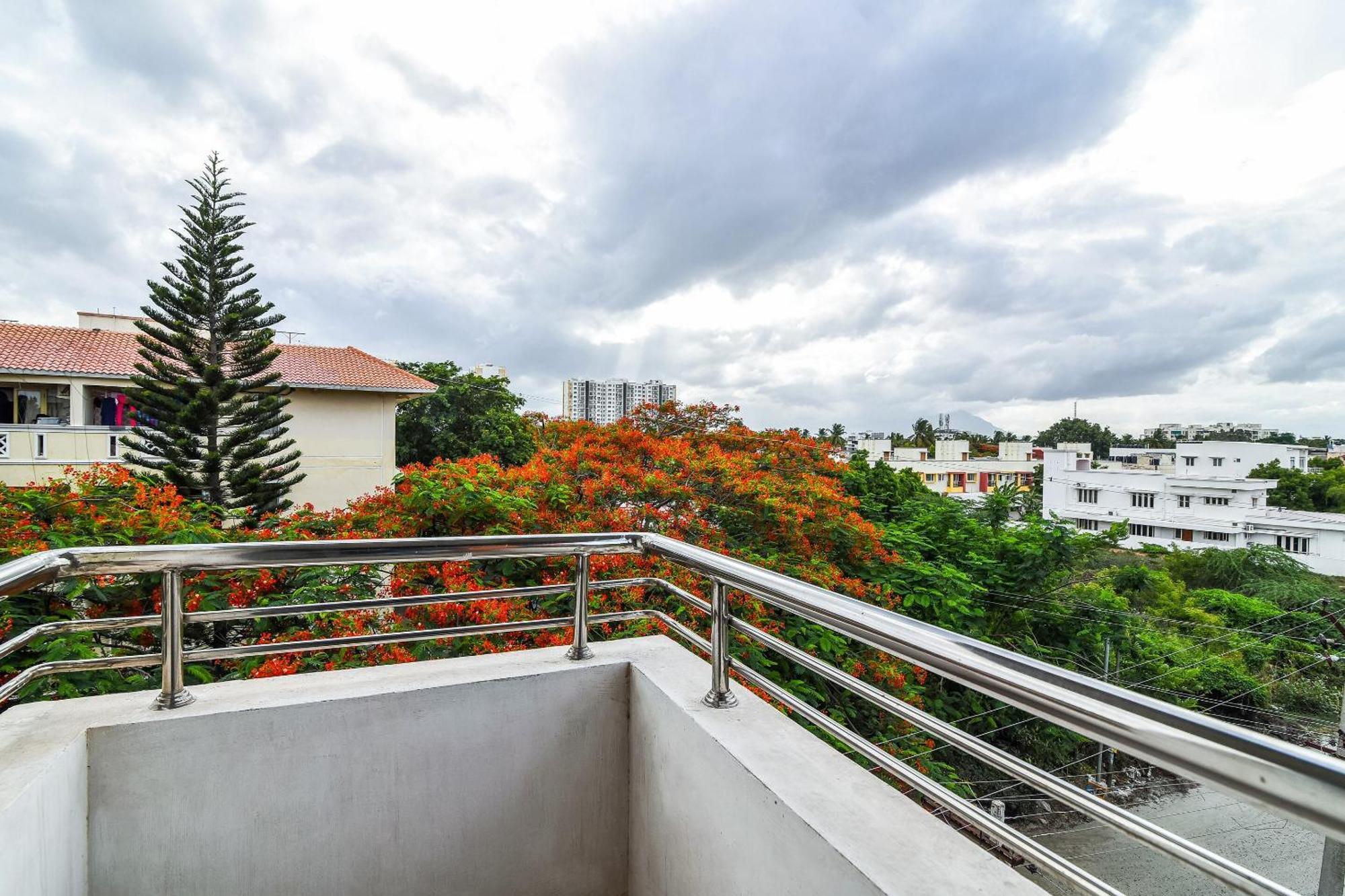 Oyo Flagship Lotus Lakeview Apartments Singānallūr エクステリア 写真