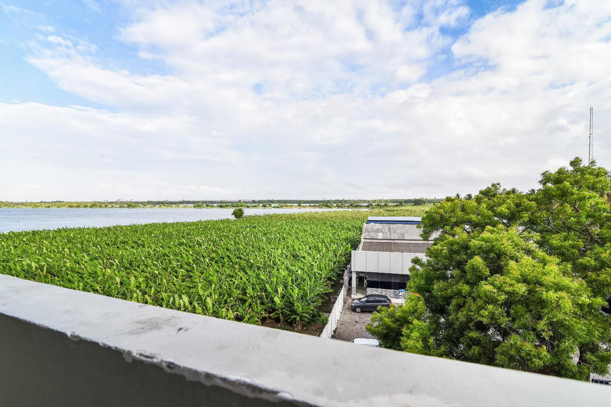 Oyo Flagship Lotus Lakeview Apartments Singānallūr エクステリア 写真